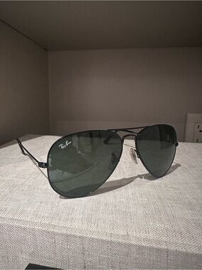 Ray-Ban Aviator Sunglasses with Dark Green Lenses and Black Frame